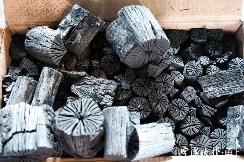 嚴(yán)打環(huán)境犯罪 三年來(lái)最大走私出口木炭案宣判，涉案木炭高達(dá)3020噸